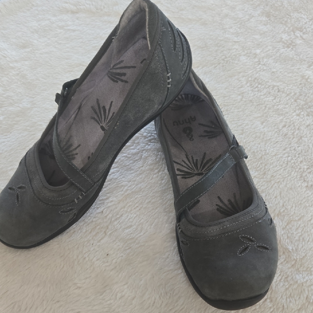 Ahnu Women's Charcoal Gray Flats